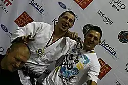 Michal Krpálek (vlevo) s bratrem a trenér Jaromír Lauer