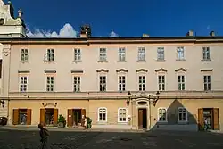 Klasicistní průčelí františkánského kláštera