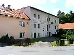 Budova válcového mlýna v Dolním Bezděkově