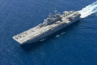 Bonhomme Richard při požáru v červenci 2020