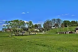 Panorama obce od jihozápadu