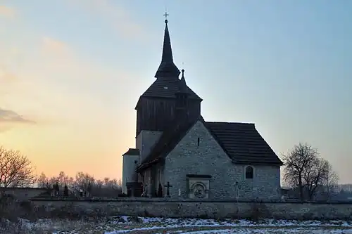 Večerní pohled na kostel sv. Vavřince v Březině