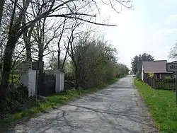 Pohled na obec při příjezdu od Úmonína