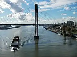 most přes řeku ve Vancouveru