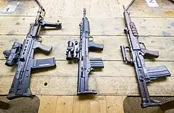 Zleva: L85-A2, XL 60 a EM-2