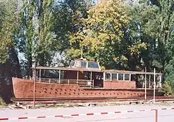 Odstavená loď Mír v roce 2003