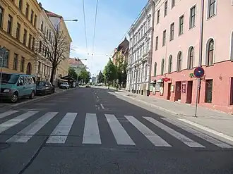 Ulice Kounicova, vpravo končící zástavba Malé Nové Ulice