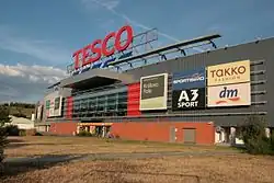 Nákupní centrum Královo Pole, vstupní průčelí