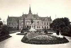 Lažanského (dnešní Moravské) náměstí s Německým domem kolem roku 1900