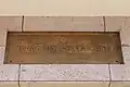 Deska nad vchodem do kostela