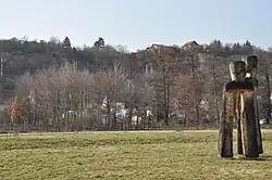 Dřevěná socha Setkání na Cacovickém ostrově