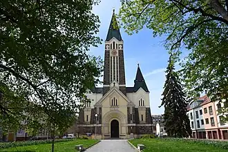 Náměstí s kostelem Nejsvětějšího Srdce Páně