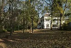 Prostředí židenické části lesoparku Akátky, v pozadí restaurace Sherwood