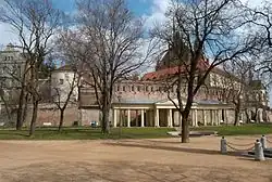 Zachovaný úsek středověkých hradeb přiléhající k Denisovým sadům