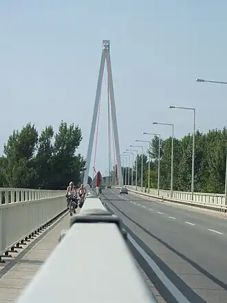 most silnice B49 přes Dunaj