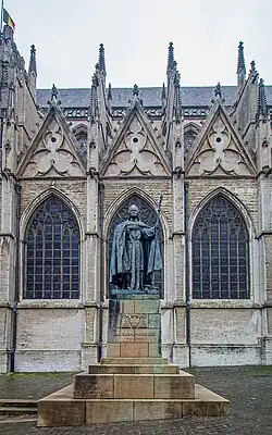 Socha kardinála Mericera před bruselskou katedrálou