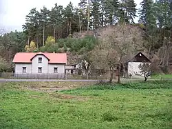 Dům čp. 14 v dolní části osady u silnice III/25929