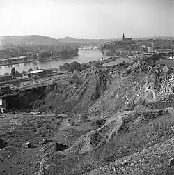 Praha, vápencový lom v Podolí, dnes místo plaveckého bazénu, 30.–50. léta