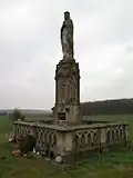 Budčeves, socha Panny Marie při silnici na Kopidlno.jpg