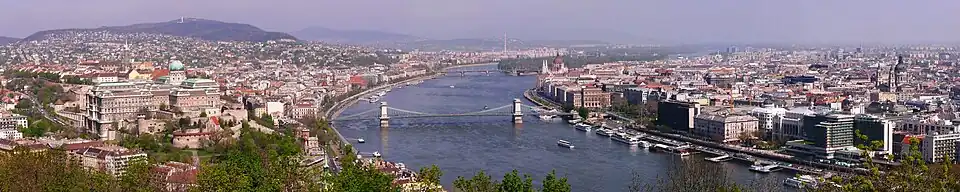 Denní panorama maďarského hlavního města Budapešti