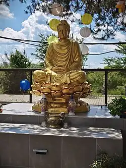 Socha Buddhy v areálu buddhistického chrámu