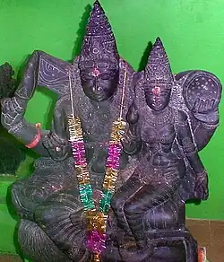 Ila se svým manželem Budhou, soška z Budhova chrámu v Surendrapuri v indickém státě Telangána