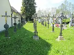 Budišov nad Budišovkou, hřbitov, litinové kříže (1).jpg