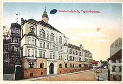 Historická kolorovaná fotografie budovy