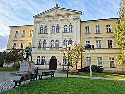 Budova bývalé chlapecké školy ve Frenštátě p. R. na Horní ulici čp. 220