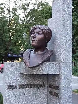 Pomník Emmy Destinnové