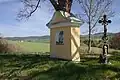 Výklenková kaplička před obcí