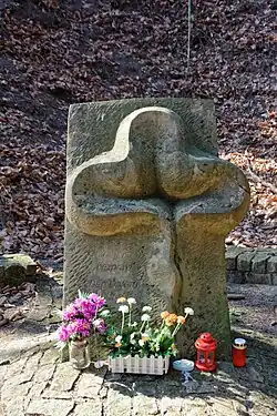 Nápis: Obětem bezpráví - Den Opfern des Unrechts.