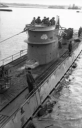 U-107 v mateřském přístavu Lorient v listopadu 1941