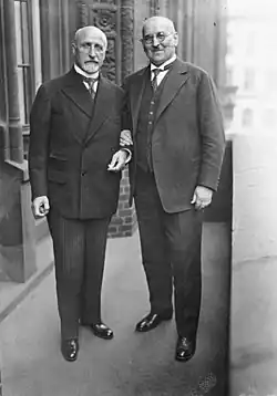 Karl Seitz (vlevo) s berlínským starostou Gustavem Bössem