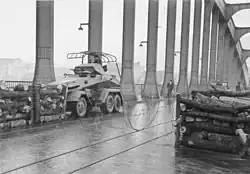 Zátarasy na mostě Edvarda Beneše 9. října 1938, několik dní po odstoupení města Německu