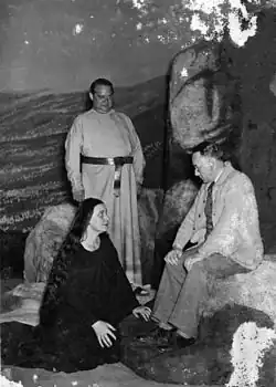 Heinz Tietjen (sedící) s Martou Fuchsovou a Ivarem Andresenem (Bayreuth, 1936)