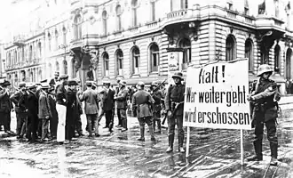 Pučisté v ulicích Berlína