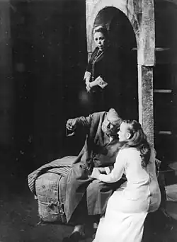 Christine Schorn (sedící) ve filmu Nathan der Weise