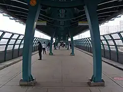 Nástupiště stanice Buninskaja alleja