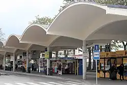 Nástupiště autobusového nádraží Brno Grand