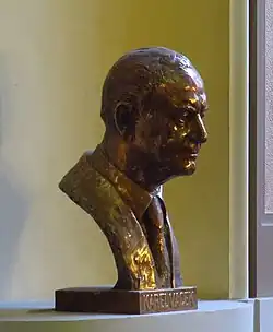 Busta Karla Vacka od sochaře Bedřicha Kloužka