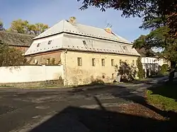 Bustehrad KL CZ pivovar administrativni budova 033.jpg