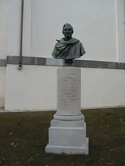 Busta skladatele ve Vercelli.