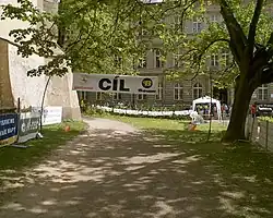 Cíl závodu u kostela Nanebevzetí P. Marie