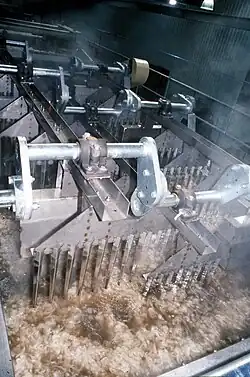 Průmyslové praní surové vlny (Austrálie, 2000)