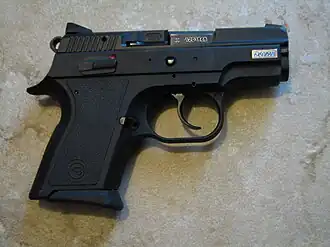 CZ 2075 RAMI P s polymerovým rámem a vybráními na závěru