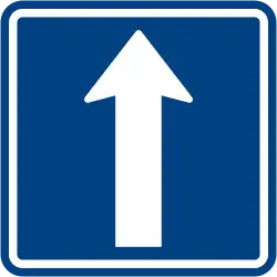 Značka IP 4b „Jednosměrný provoz“, informující řidiče, že po komunikaci je povolena jízda pouze v tomto směru