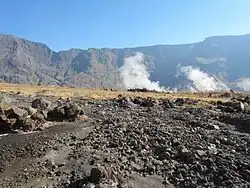 Na dně kaldery (pohled na sever).