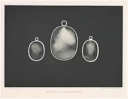 Kameje ve zlatých obroučkách