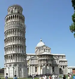 Románský dóm a věž v Pise